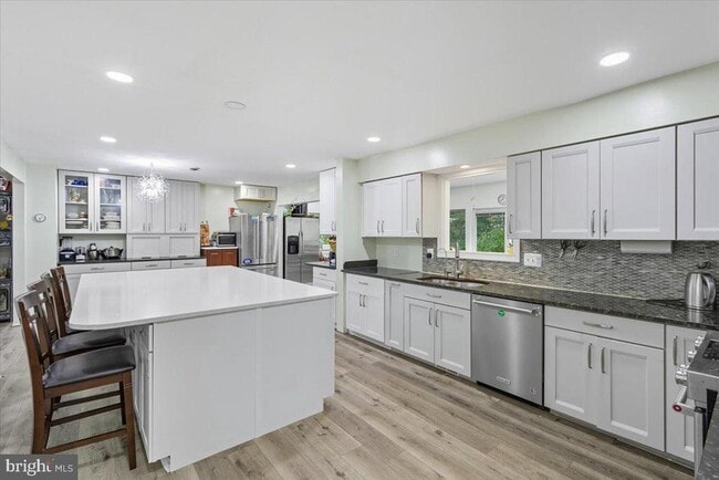 Building Photo - 2117 Chantilla Rd