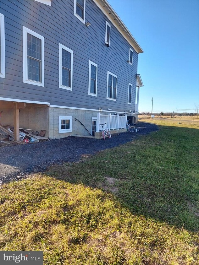 Primary Photo - 12851 Brookfield Rd