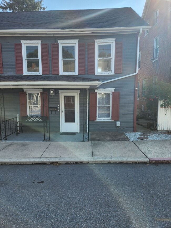 Building Photo - 107-109 S Main St