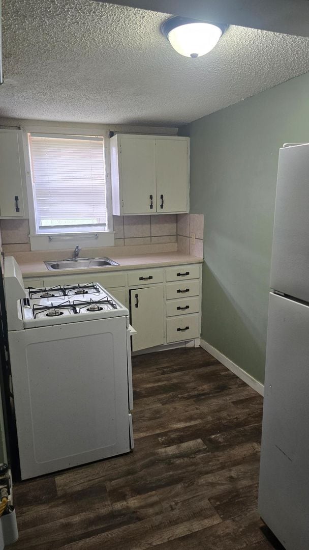 Building Photo - Charming 1-Bedroom Apartment in a Quaint Small Town!