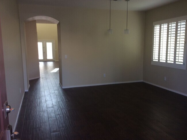 Building Photo - Beautiful 4 bedroom w/huge loft home with pool and spa