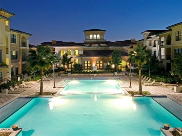 Foto principal - 675 E Royal Ln