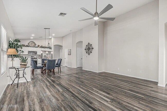 Foto del edificio - 16242 W Maui Ln