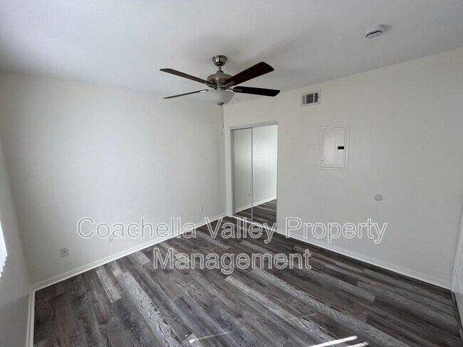 Foto del edificio - 422 Rosa Parks Rd