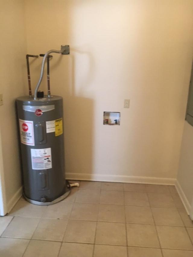 Cuarto de lavado - 635 Rowan Dr