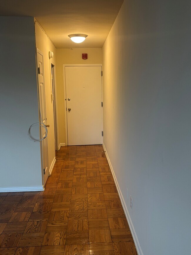 Foto del edificio - 3435 Holmead Pl NW