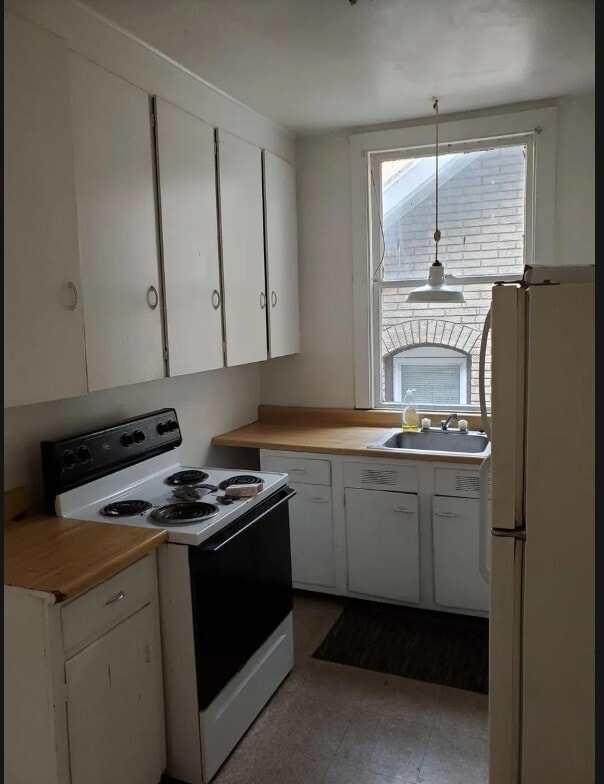Building Photo - 387 S River St