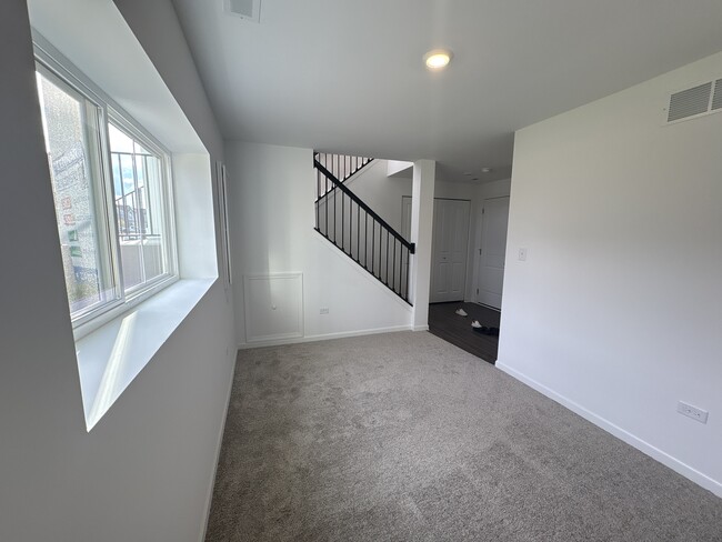 Building Photo - 25636 W Yorkshire Dr
