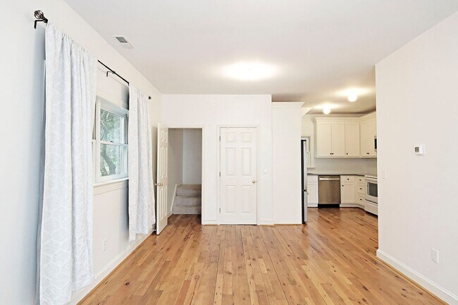 Foto del edificio - Charming Pet-Friendly Rental Near Pantops & Downtown