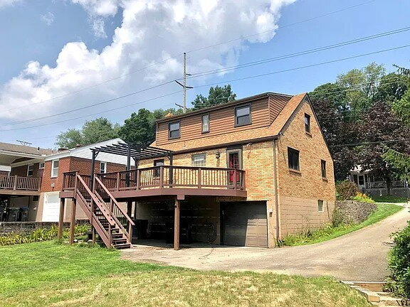 Building Photo - This 3 Bedroom W/ 2 Full Bathroom Home located within walking distance of one of the best high sc...