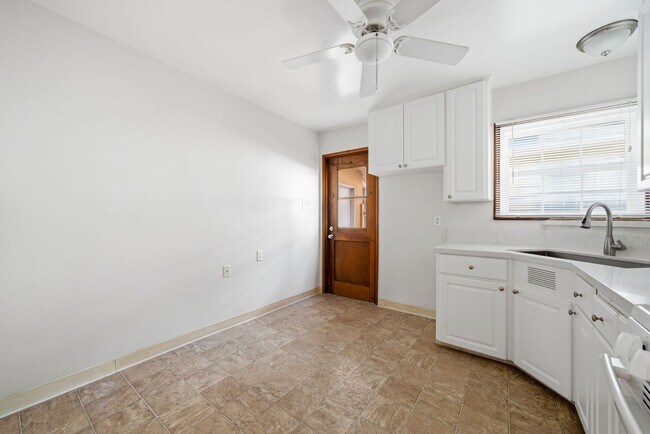 Building Photo - Recently Refreshed 3 Bedroom 1 Bath home in Old Town Orange