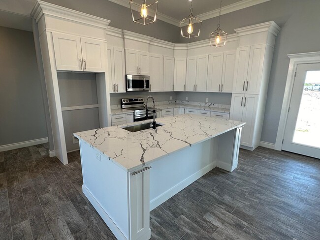Building Photo - 523 Canyon Creek Dr