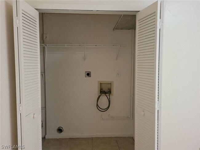 Foto del edificio - 626 SE 13th Ct
