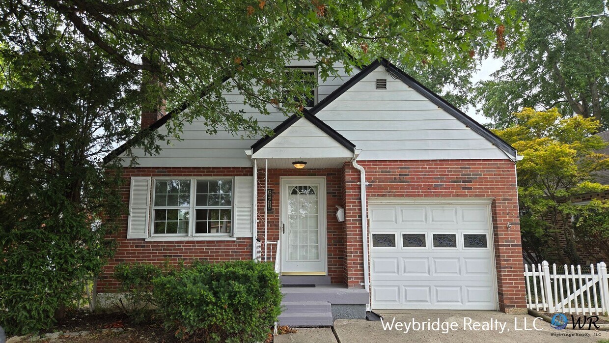 Foto principal - Updated 3 Bedroom 2 Full Bath House in the...
