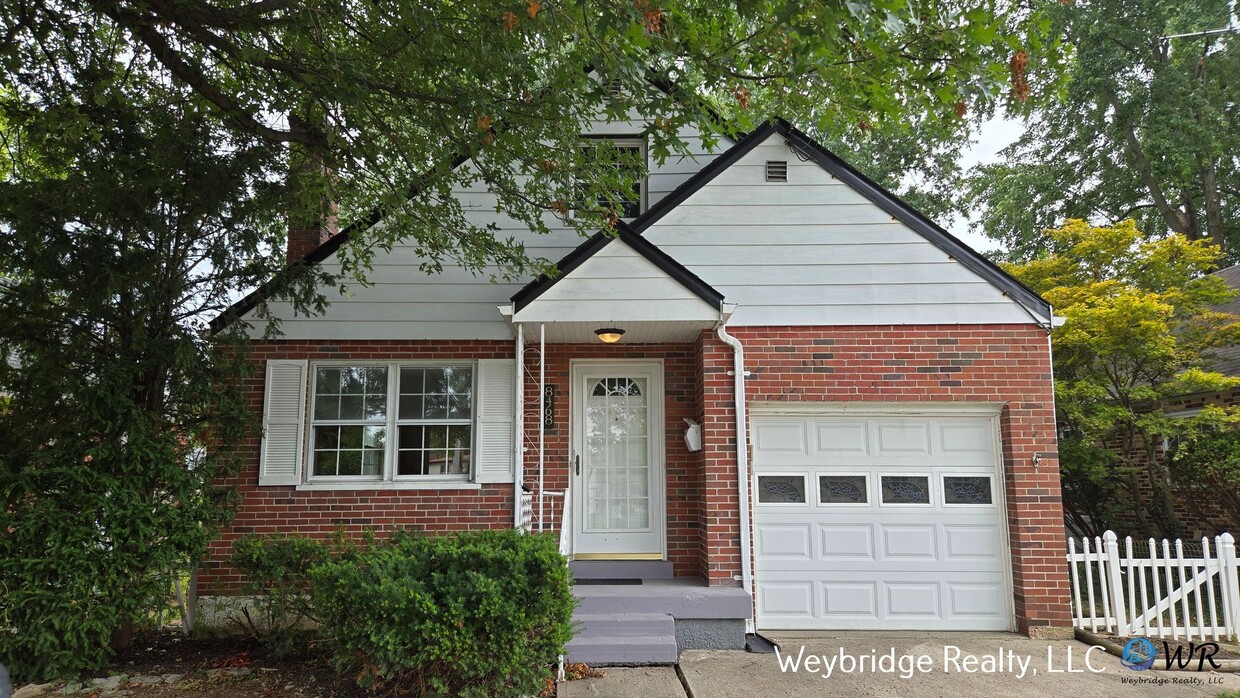 Primary Photo - Updated 3 Bedroom 2 Full Bath House in the...