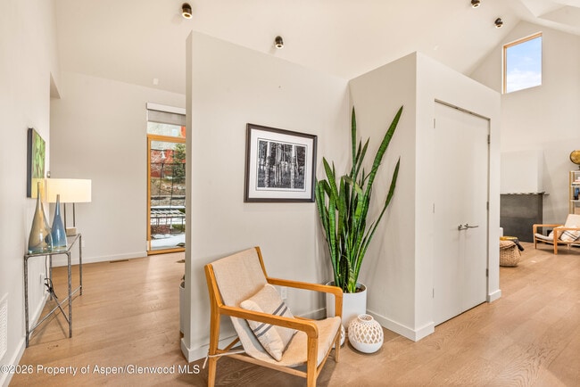 Building Photo - 113 Valley Ct