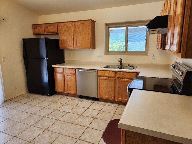 Building Photo - Nice 2 Bedroom in Mountain Vista Ranch!