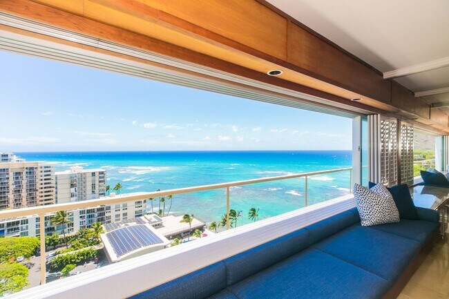 Foto del edificio - Breathtaking Ocean and Mountain View One Bedroom
