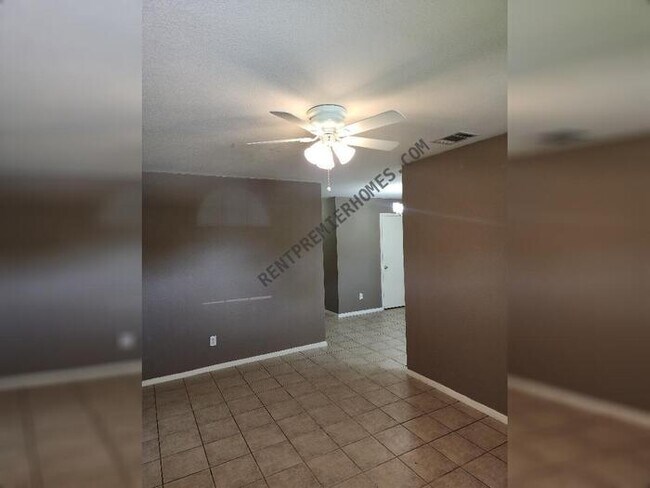 Foto del edificio - 8114 W Elizabeth Ln