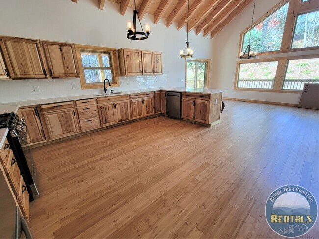 Foto del edificio - 3bd/2.5ba Modern Home in Boone!