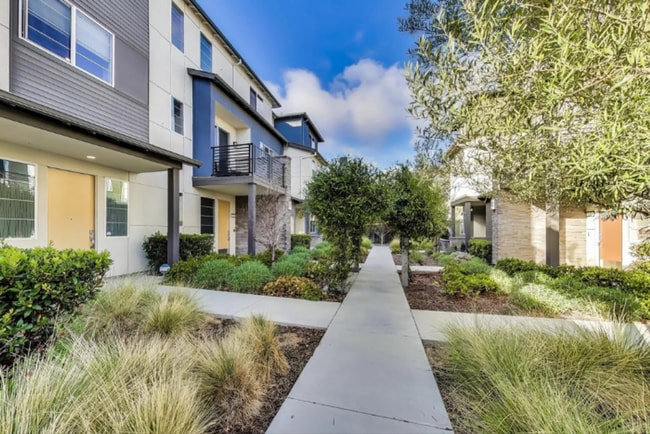 Building Photo - Modern Tri-Level Townhome in Prime Hayward...