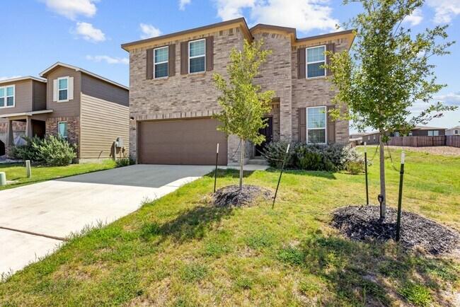 Building Photo - Charming Home Awaits: Spacious & Modern Living in a Prime Location