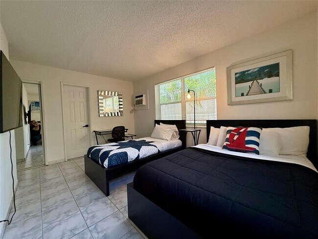 Building Photo - 3210 Canal Dr