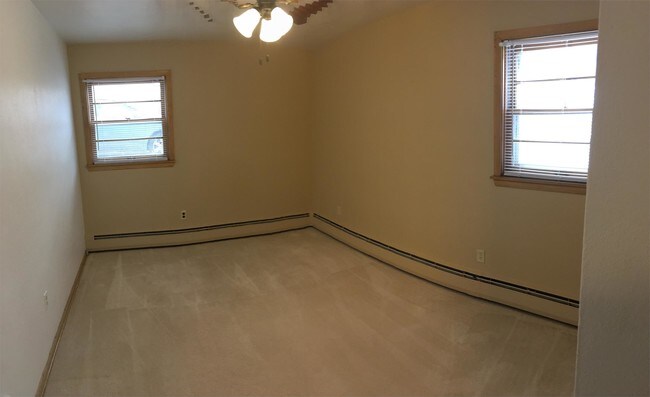 Building Photo - 1211-11 1/2 11 1/2 St N