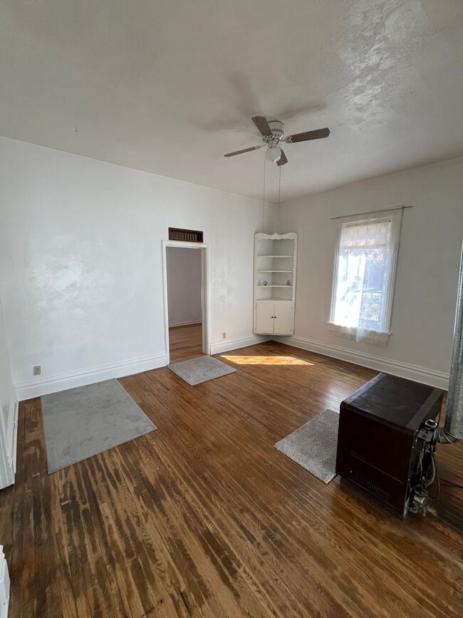 Foto del edificio - $1,500 | Northside House | 2 Bed, 1 Bath