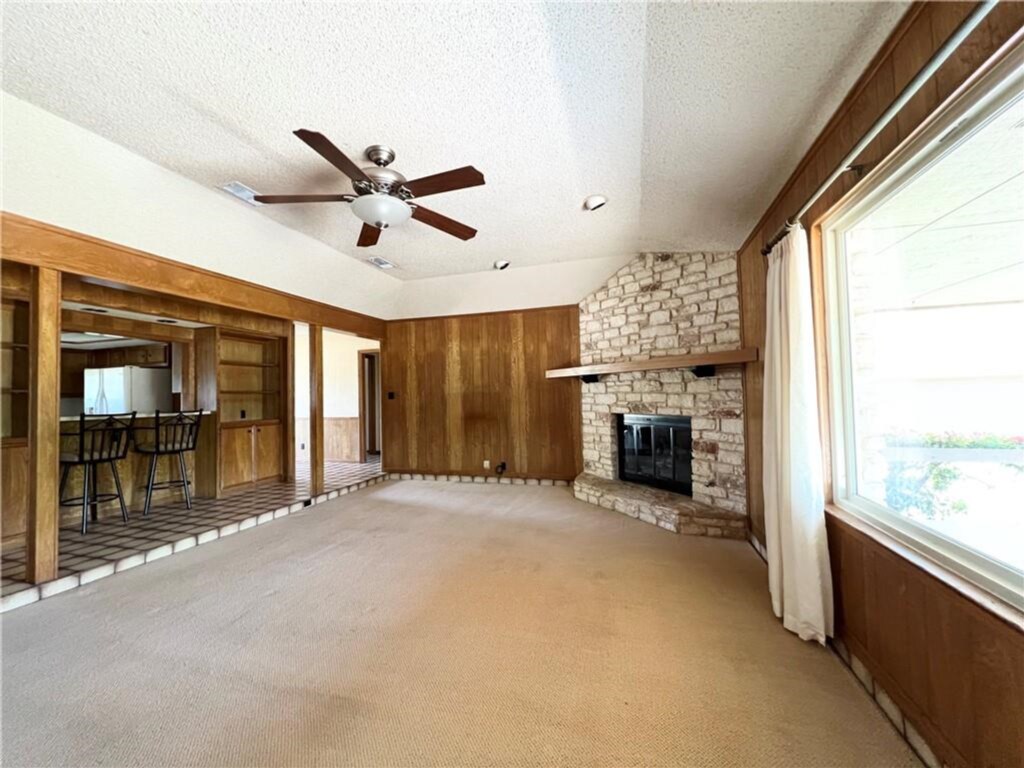 Building Photo - 4001 Lone Oak Trl