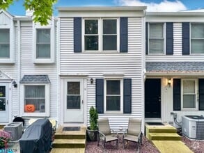 Building Photo - 14 Colonial Ct