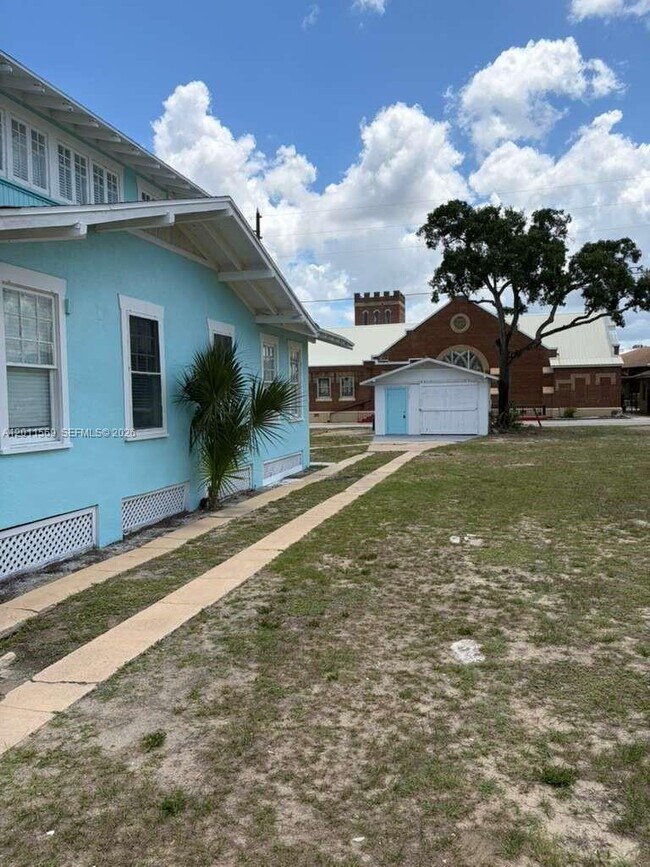 Foto del edificio - 1870 Lakeview Dr