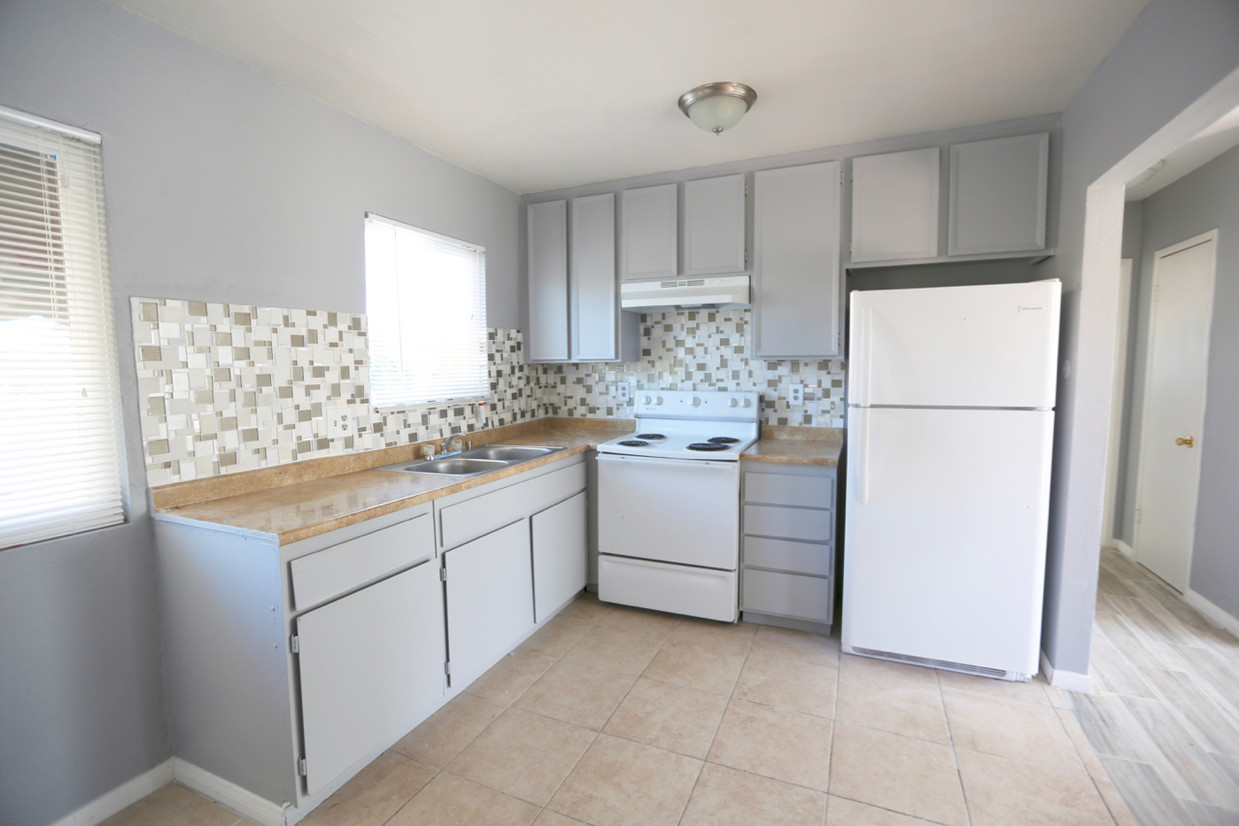 Primary Photo - 1169 N Escondido Blvd