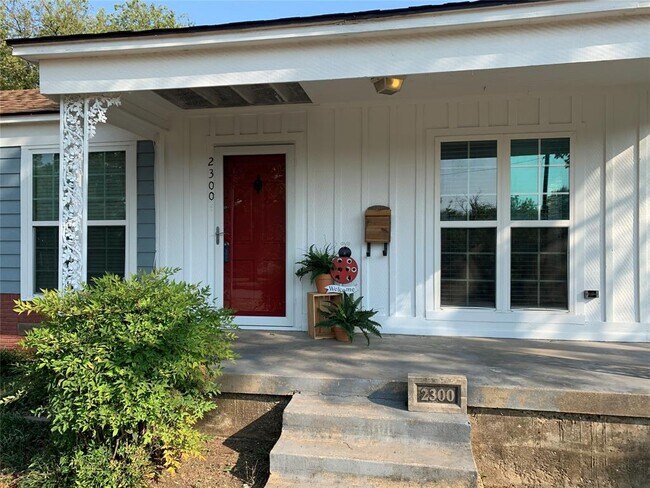 Building Photo - 2300 Westbrook Ave