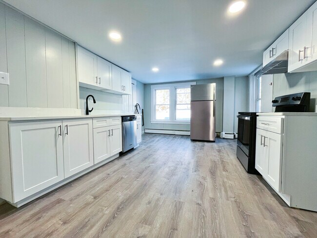 Kitchen - 153 Christian St
