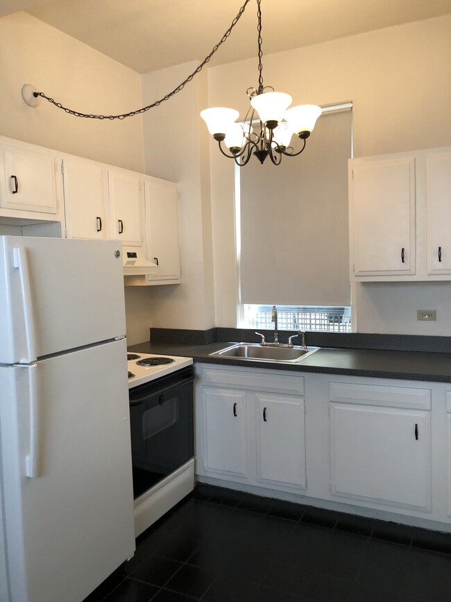 Foto del edificio - 2800 N Pine Grove Ave