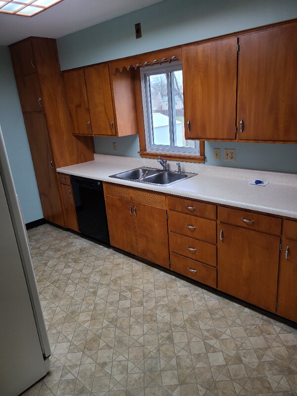 Primary Photo - 215 2nd St