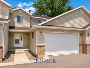 Building Photo - 582 N Redwood Rd