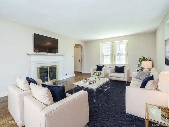 Building Photo - 221 Manhasset Ave
