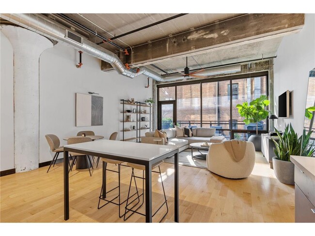 Building Photo - 618 N Washington Ave