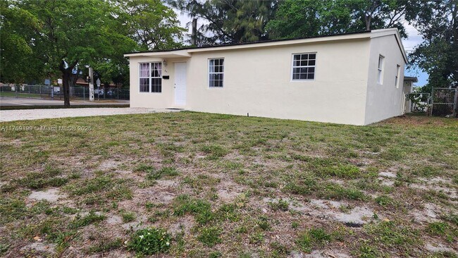 Building Photo - 841 N 69th Terrace