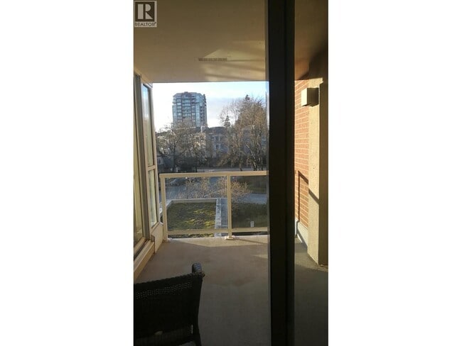 Building Photo - 5615 Hampton Pl