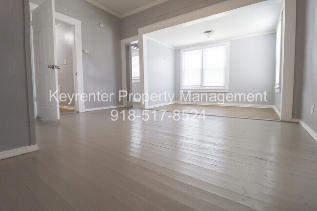 Foto del edificio - E 4th Street Duplex