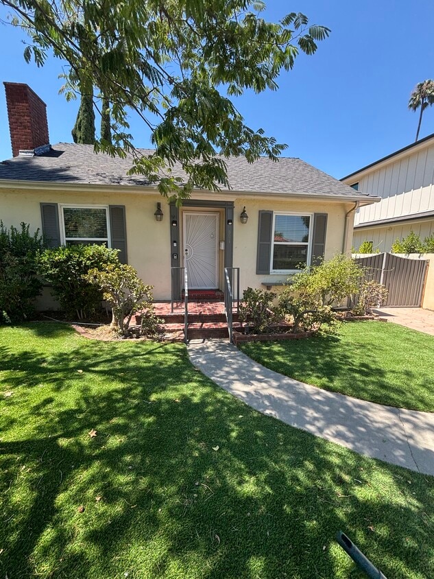 Foto principal - 5071 Enfield Ave
