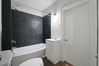 Building Photo - 214 E 1st St