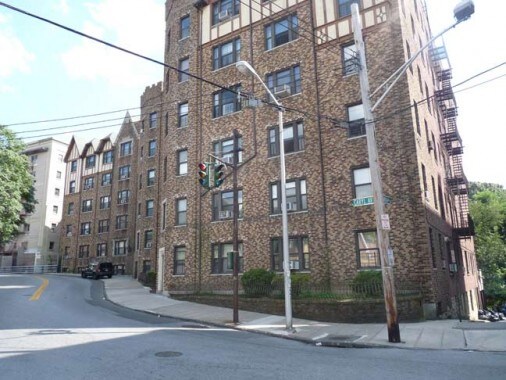 Primary Photo - 2530 Kingsbridge Terrace