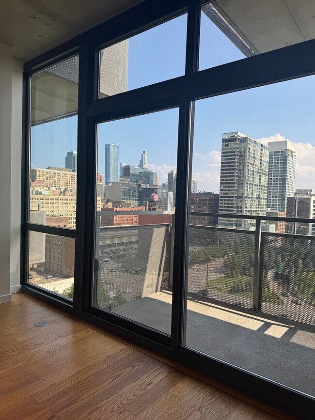 Foto del edificio - 235 W Van Buren St