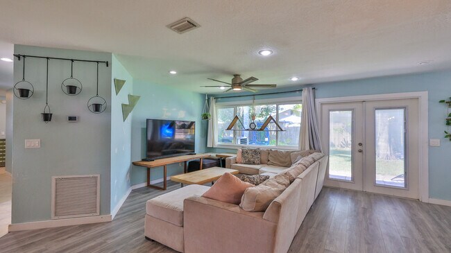 Building Photo - 2766 Date Palm Dr