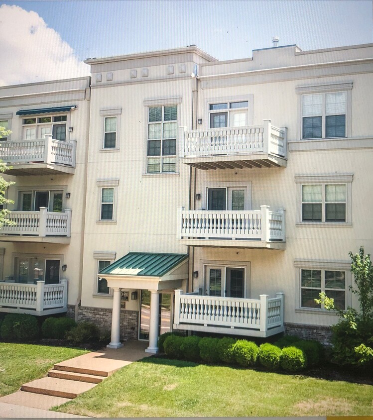 Front elevation - 910 N Mcknight Rd