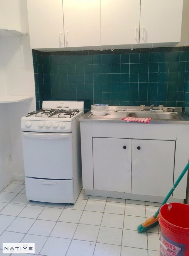 Foto del edificio - 817 Willoughby Ave